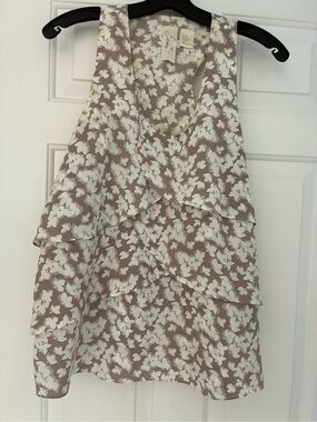 Tiered Floral Sleeveless Blouse in Taupe and White